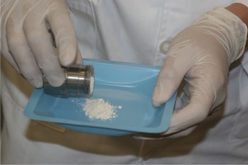 La imagen muestra trabajo de laboratorio en el proceso de investigación.