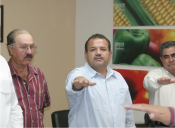 Gonzalo Beltrán Collantes tomando protesta como presidente del Consejo Consultivo zona centro de Fundación Produce Sinaloa, A. C.