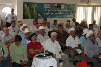 Figura 1. Asistentes e invitados durante el primer evento de la V Jornada tecnológica del cultivo del maíz, en Bachimeto, Navolato.