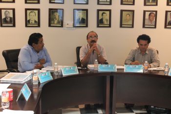 El Consejo Directivo de FPS en sesión, durante la XXVI Asamblea General Extraordinaria de Asociados, para aprobar los proyectos correspondientes al ejercicio 2012-2013.