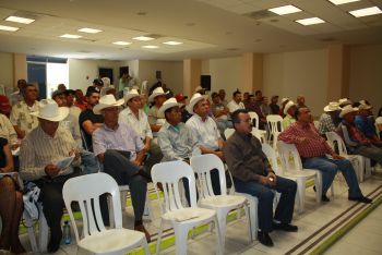 Asistentes durante el evento sobre cómo evitar aflatoxinas y tecnologías del cacahuate.